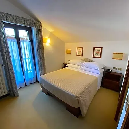 Triolet Hotel