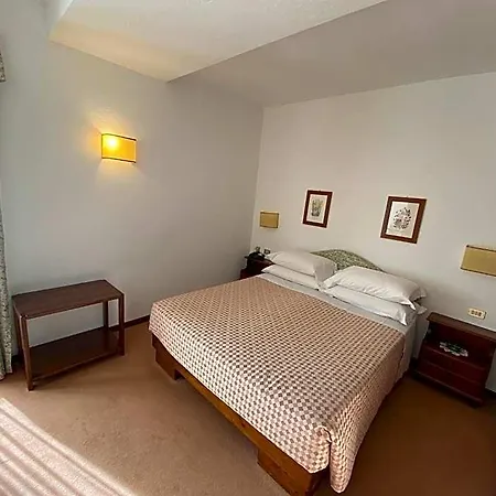 Triolet Hotel 3*
